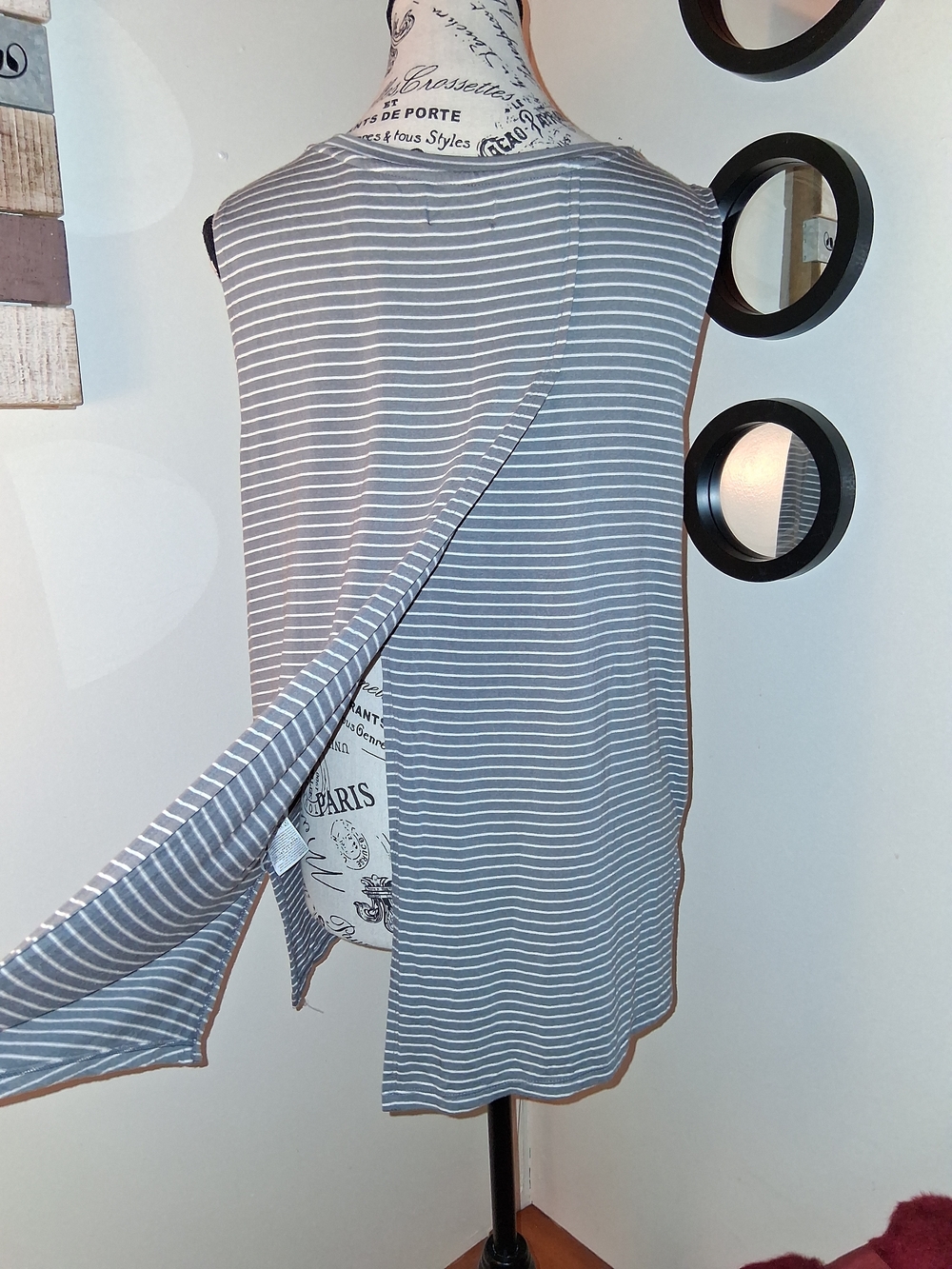 Old Navy Tank Top Bundle - 2 Tops - Picture 7 of 16